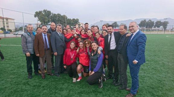 İncirliova Spor Lisesi Kız Futbol takımı İl birincisi oldu