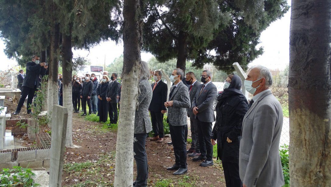Şehit Öğretmen Adem Akdeniz, mezarı başında anıldı.