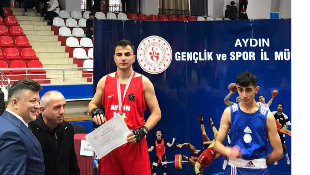 Aydın İncirliova Spor Lisesi Öğrencisi Serkan Can Emre ÜRESİN; Boksta Türkiye 2.si Oldu.