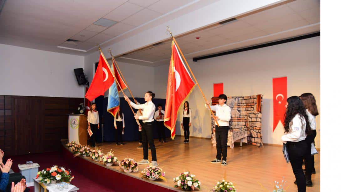 İlçemizde İstiklal Marşı´nın Kabulü ve Mehmet Akif ERSOY´u Anma Günü Programı Sandıklı Nazmi Topçuoğlu İlkokulu ve Ortaokulunda  Gerçekleştirildi.
