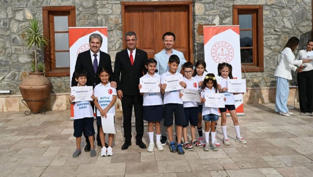 TEKNOFEST 2024 Antalya Finallerinde İlçemizi Temsil Eden Öğrencilerimize Teşekkür Belgeleri Takdim Edildi.